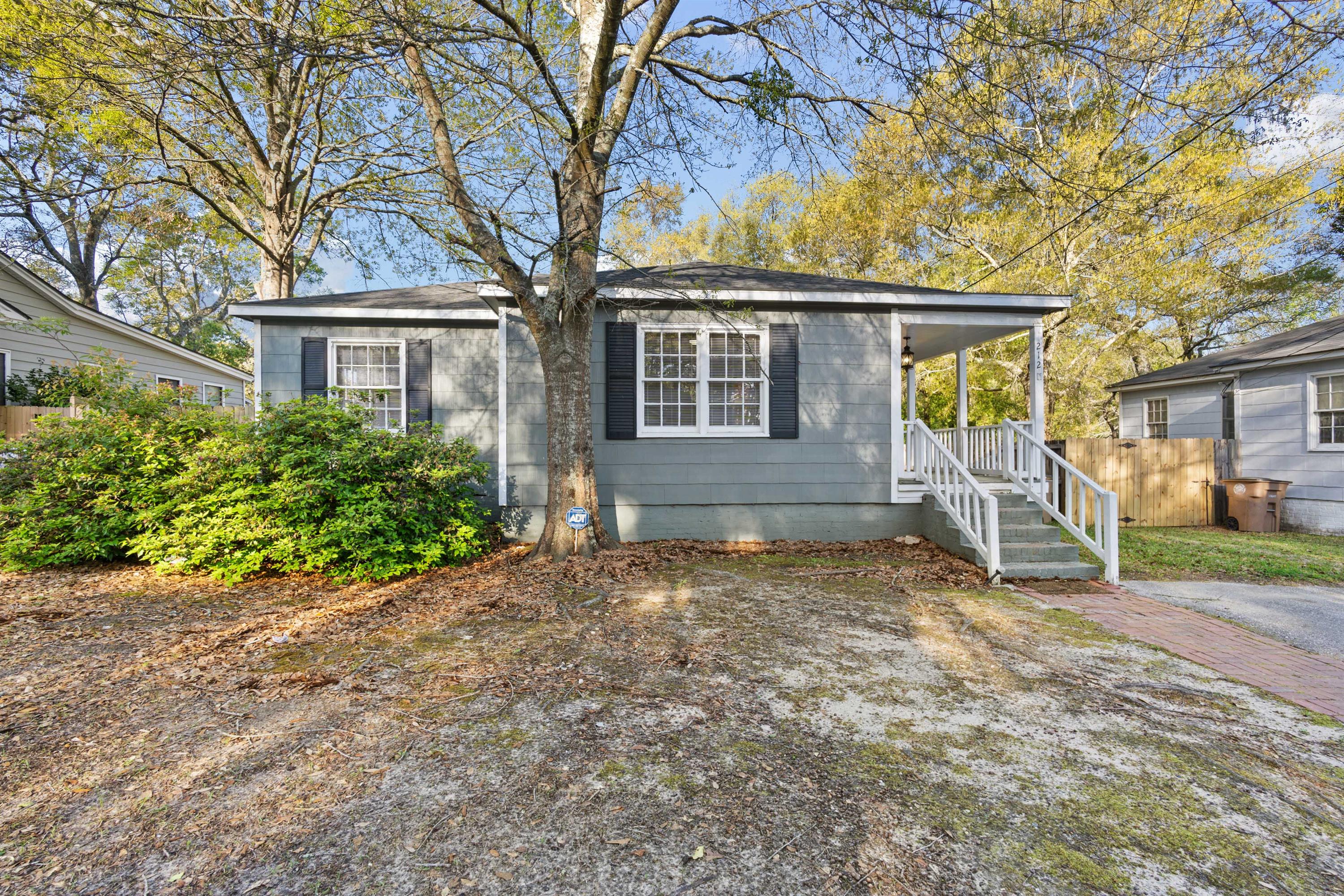 212 Pinehill Dr